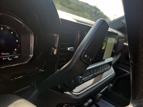 Used 2025 Chevrolet Silverado 2500 LT AWD/4WD image 21