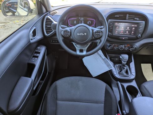 Used 2024 Kia Soul LX image 14