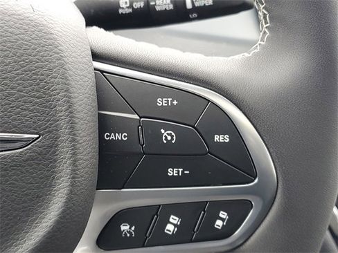 New 2026 Chrysler Pacifica Limited w/ Trailer Tow Group image 24