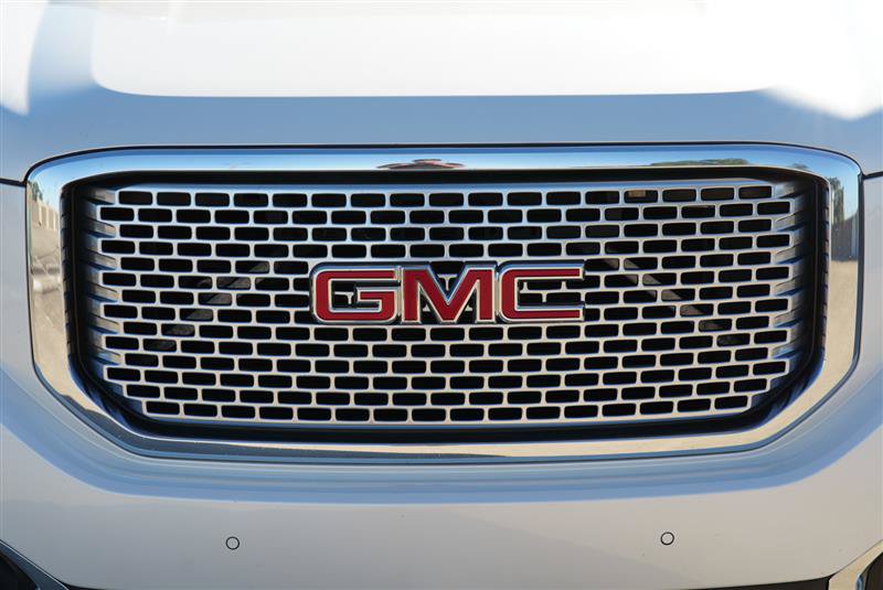 Used 2015 GMC Yukon Denali w/ Premium Package AWD/4WD image 27