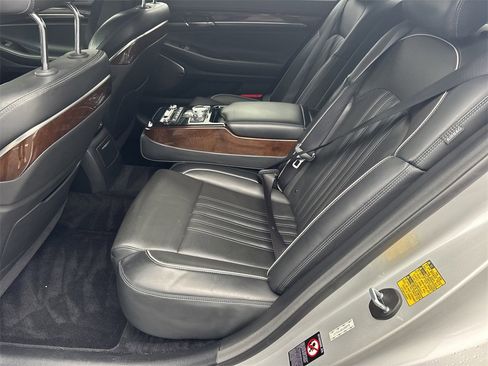 Used 2019 Genesis G90 3.3T Premium image 20