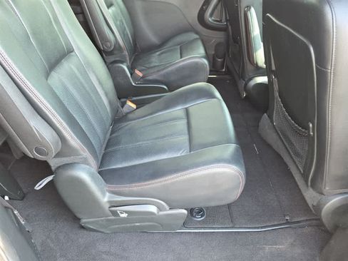 Used 2017 Dodge Grand Caravan GT FWD image 12