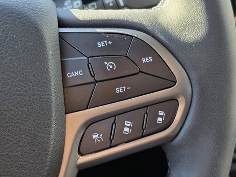 Used 2022 Jeep Cherokee Limited AWD/4WD image 16