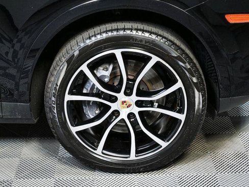 Certified 2023 Porsche Cayenne AWD/4WD image 37