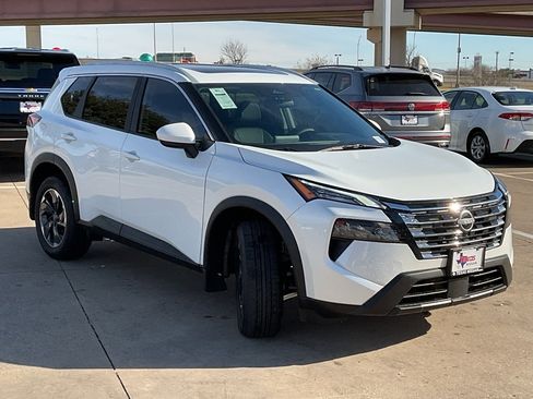 New 2025 Nissan Rogue SV w/ SV Premium Package image 4