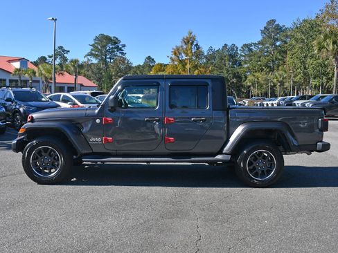 Used 2022 Jeep Gladiator Overland w/ Popular Equipment Package image 2