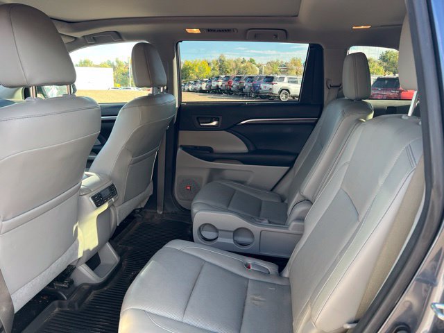 Used 2015 Toyota Highlander Limited Platinum AWD/4WD image 29