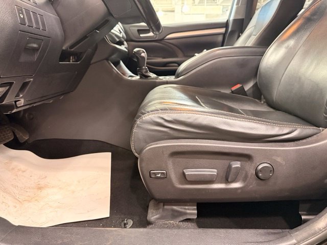 Used 2017 Toyota Highlander XLE w/ Protection Package #3 AWD/4WD image 7
