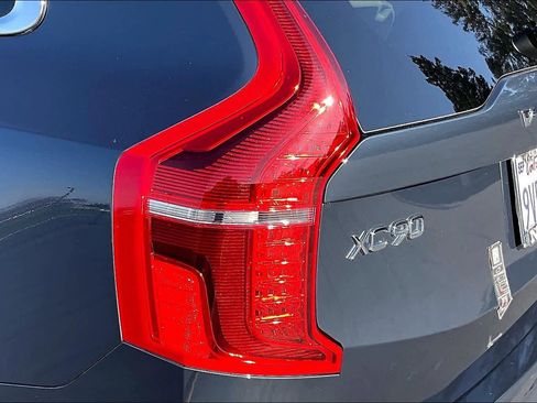 Used 2025 Volvo XC90 B6 Core w/ Climate Package image 33