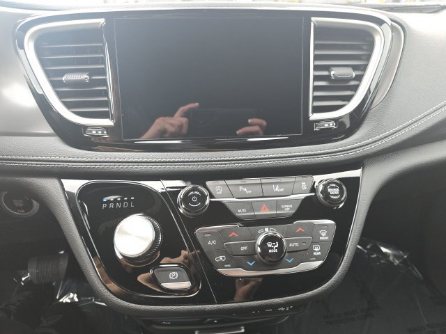 New 2025 Chrysler Pacifica Select w/ Uconnect Theater Family Group AWD/4WD image 14