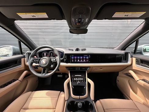 Used 2026 Porsche Cayenne E-Hybrid AWD/4WD image 6