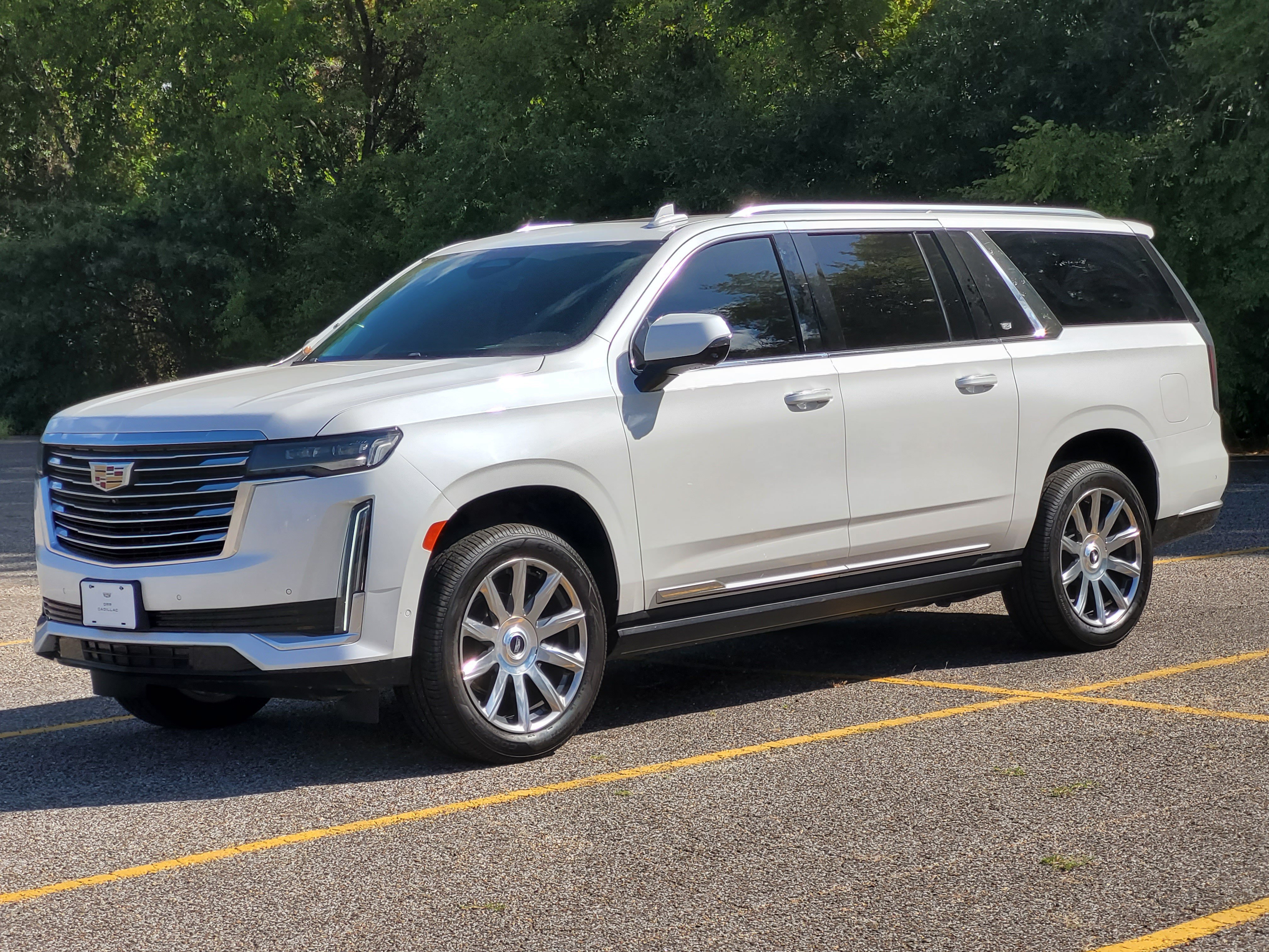 Used 2023 Cadillac Escalade ESV Premium Luxury Platinum w/ LPO, Floor Liner Package AWD/4WD image 3