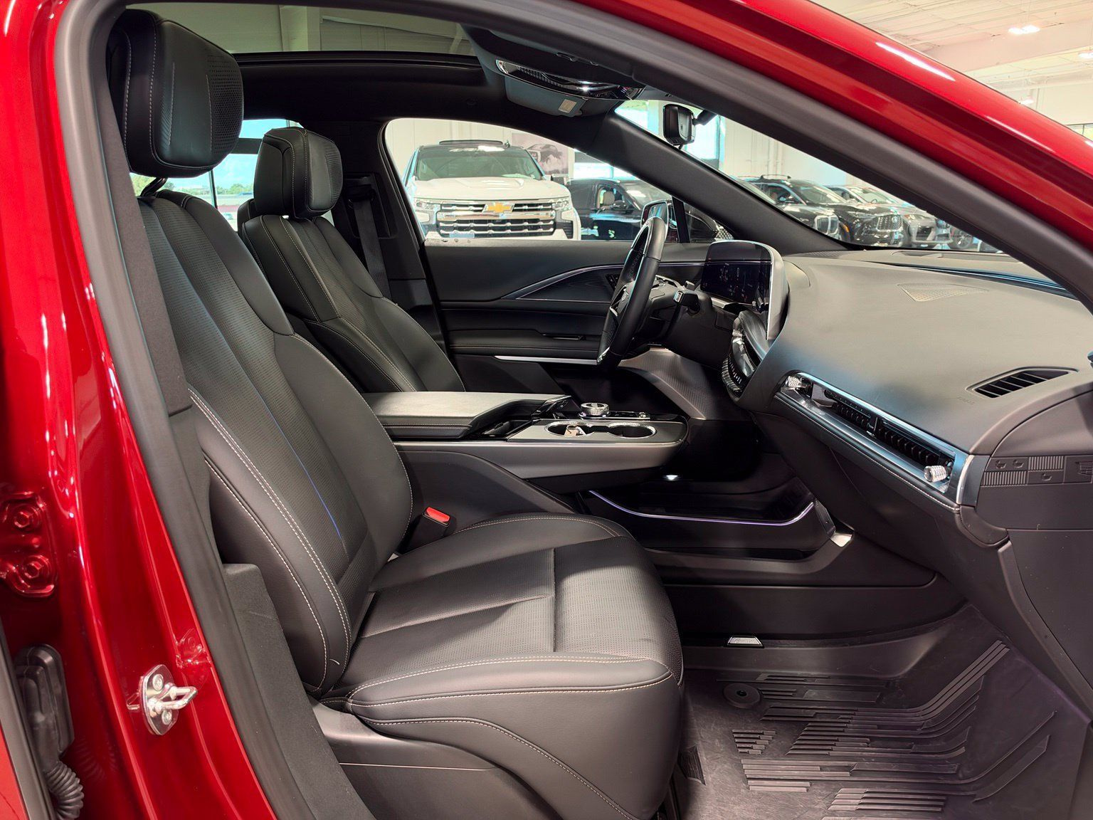 Used 2024 Cadillac Lyriq Luxury w/ LPO, Floor Liner Package AWD/4WD image 45