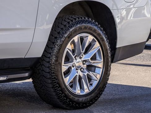 Used 2023 Chevrolet Suburban Premier image 4