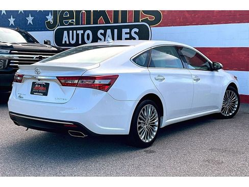 Used 2016 Toyota Avalon Limited w/ Toyota Safety Sense Package FWD image 2