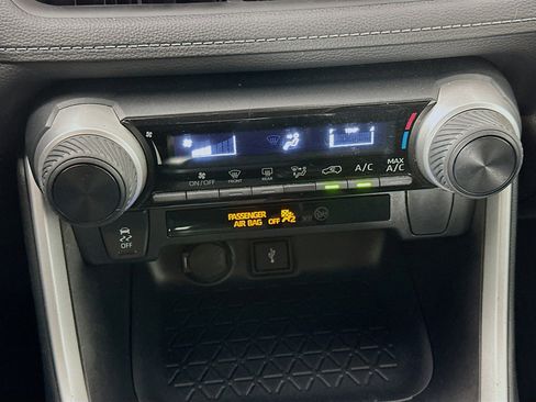 Used 2022 Toyota RAV4 LE image 22