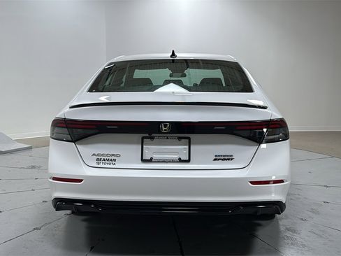 Used 2024 Honda Accord Sport image 4