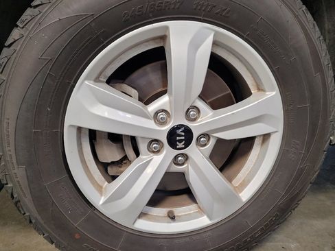 Used 2021 Kia Sorento LX FWD image 31