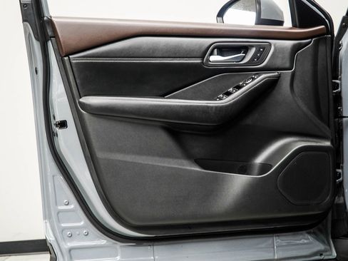 Used 2023 Nissan Rogue SL w/ SL Premium Package image 27