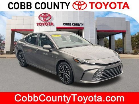 Used 2025 Toyota Camry XLE FWD image 1