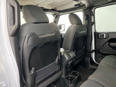 Used 2025 Jeep Wrangler Unlimited Rubicon image 16