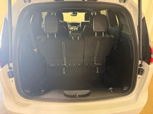 New 2027 Chrysler Pacifica Limited AWD/4WD image 25