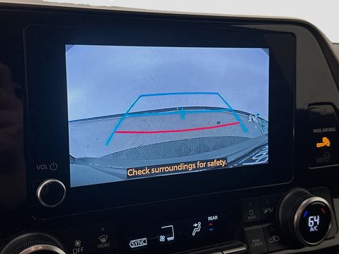 Used 2024 Toyota Highlander LE image 23