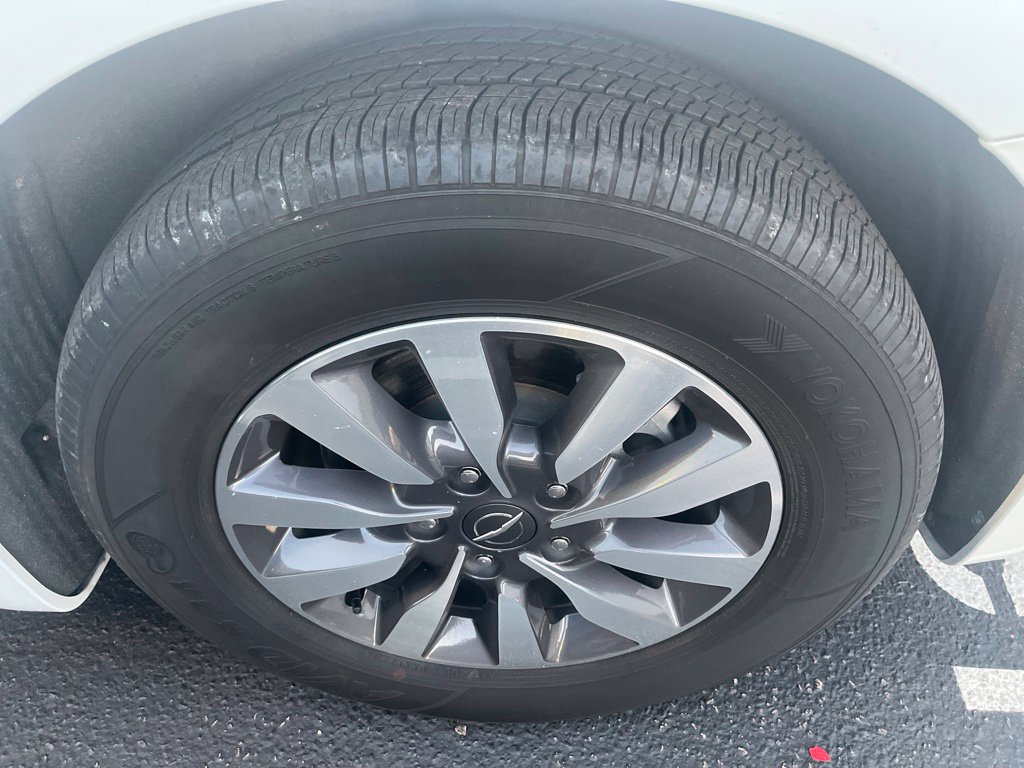Used 2023 Chrysler Pacifica Touring-L FWD image 8