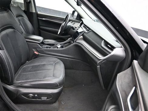 Used 2022 Jeep Grand Cherokee L Limited image 11