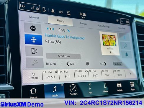 Used 2022 Chrysler Pacifica Limited w/ Uconnect Theater Family Group FWD image 30