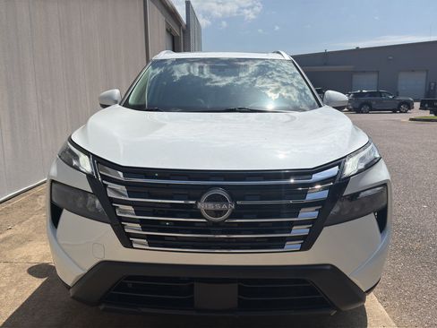 Certified 2025 Nissan Rogue SV w/ SV Premium Package FWD image 8