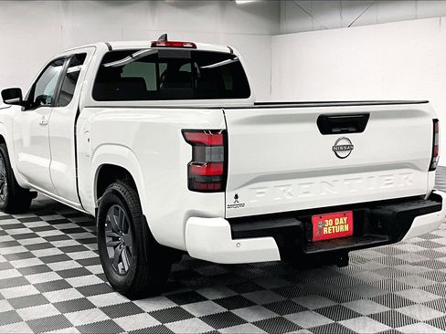 New 2025 Nissan Frontier SV w/ SV Convenience Package RWD image 4