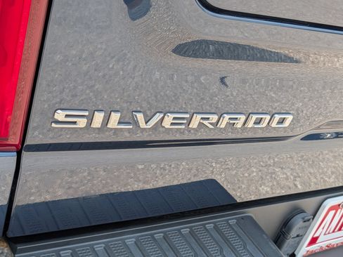 Used 2021 Chevrolet Silverado 1500 RST w/ Convenience Package II AWD/4WD image 9