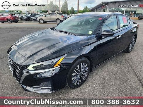 Certified 2023 Nissan Altima 2.5 SV w/ SV Premium Package FWD image 4