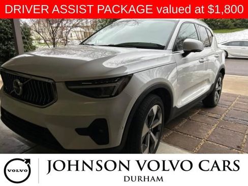 Used 2023 Volvo XC40 B5 Plus w/ Driver Assist Package AWD/4WD image 1