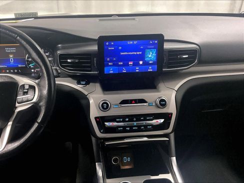 Used 2023 Ford Explorer XLT w/ Equipment Group 202A image 15