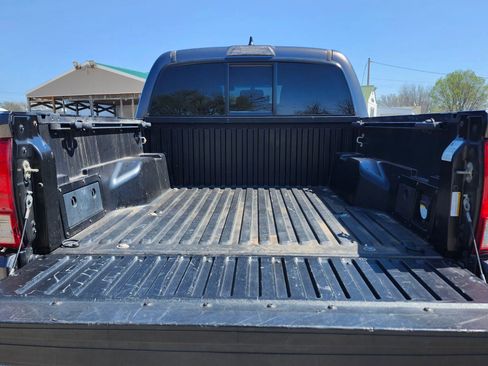 Used 2016 Toyota Tacoma TRD Sport w/ Towing Package image 6