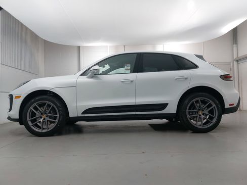 New 2026 Porsche Macan image 2