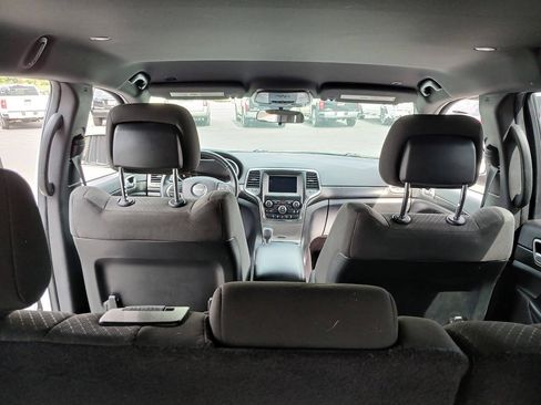 Used 2018 Jeep Grand Cherokee Laredo AWD/4WD image 19