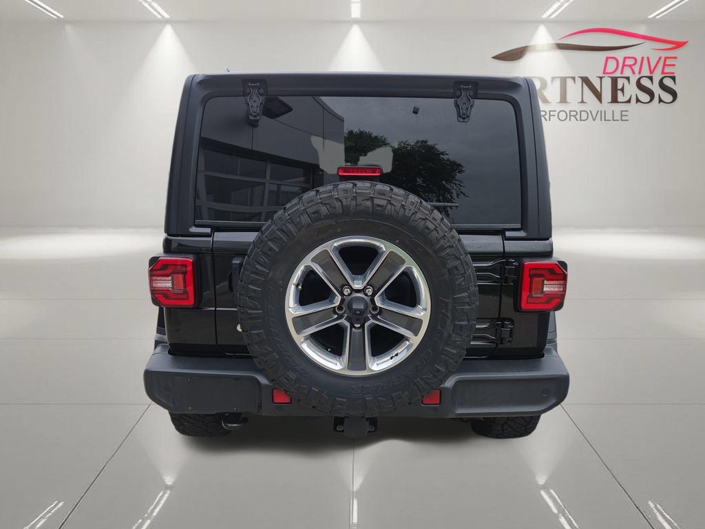 Used 2018 Jeep Wrangler Unlimited Sahara w/ Cold Weather Group AWD/4WD image 7