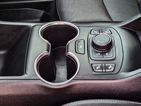Certified 2022 GMC Terrain SLT w/ Infotainment Package II FWD image 25