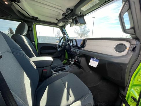 New 2025 Jeep Gladiator Sport image 26