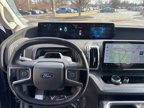 Certified 2025 Ford Expedition Platinum AWD/4WD image 17