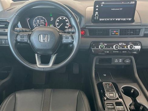 Certified 2025 Honda Pilot Touring image 12