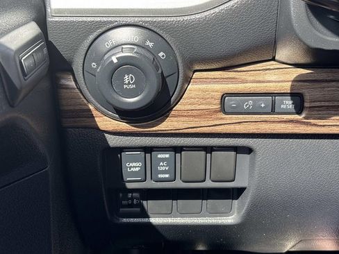 Used 2020 Nissan Titan SL image 22