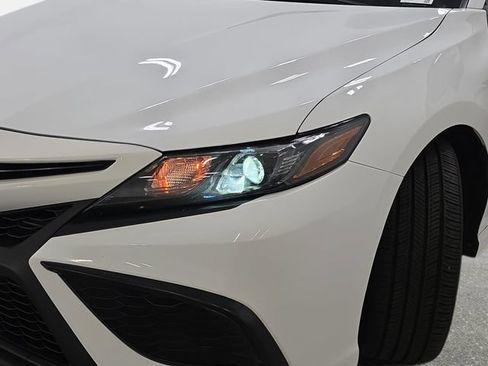 Used 2021 Toyota Camry SE FWD image 31