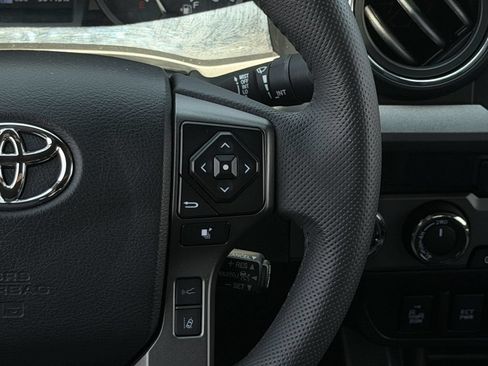 Used 2023 Toyota Tacoma TRD Off-Road w/ Technology Package AWD/4WD image 15
