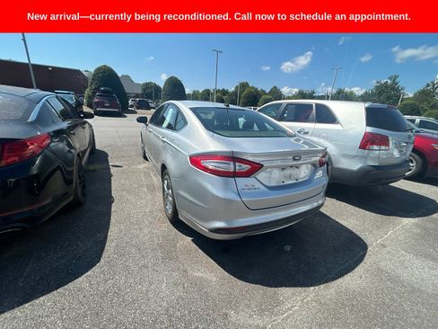 Used 2016 Ford Fusion SE FWD image 9