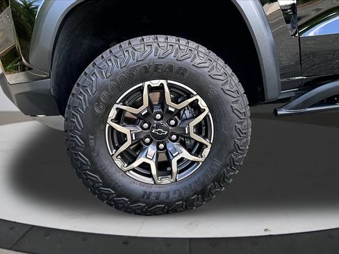 Used 2024 Chevrolet Colorado ZR2 w/ ZR2 Convenience Package III AWD/4WD image 34