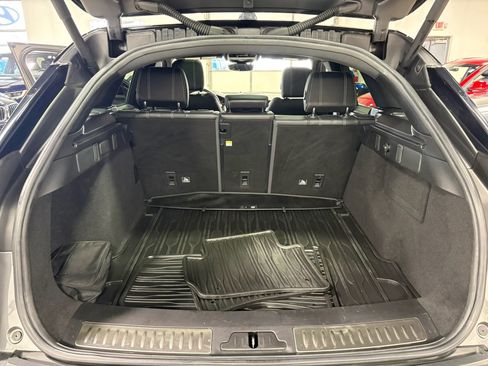 Used 2019 Land Rover Range Rover Velar S image 29